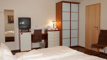 In-room safe, soundproofing, free WiFi