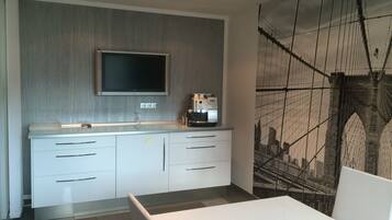 In-room safe, soundproofing, free WiFi