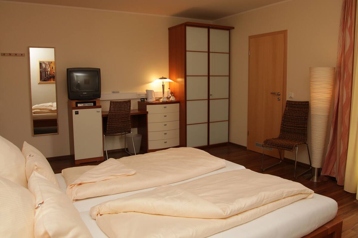 In-room safe, soundproofing, free WiFi
