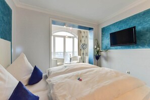 Comfort Triple Room | In-room safe, desk, free cribs/infant beds, free WiFi - Bavaria Hotel (Ingolstadt)