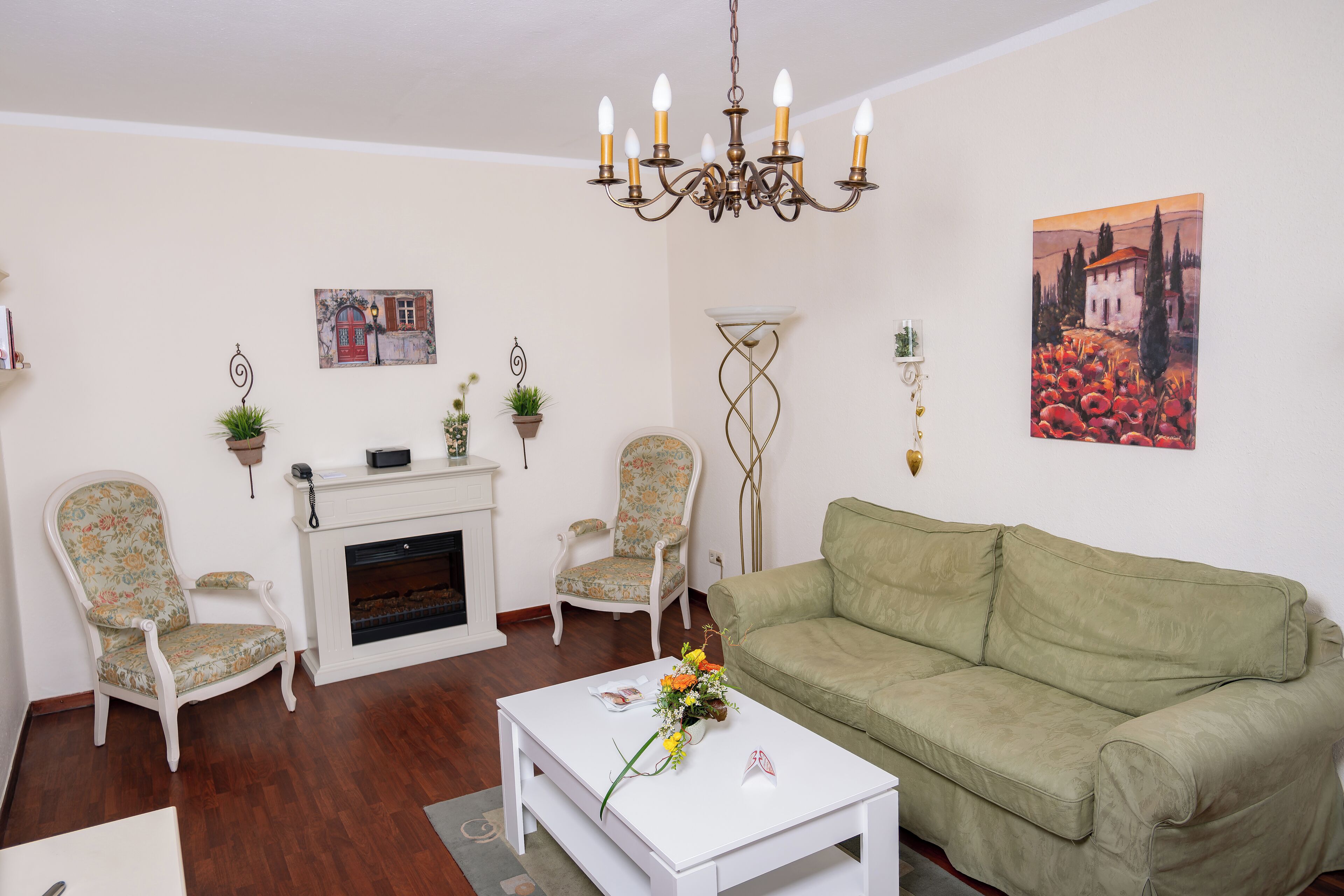 suite | living area | flat-screen tv