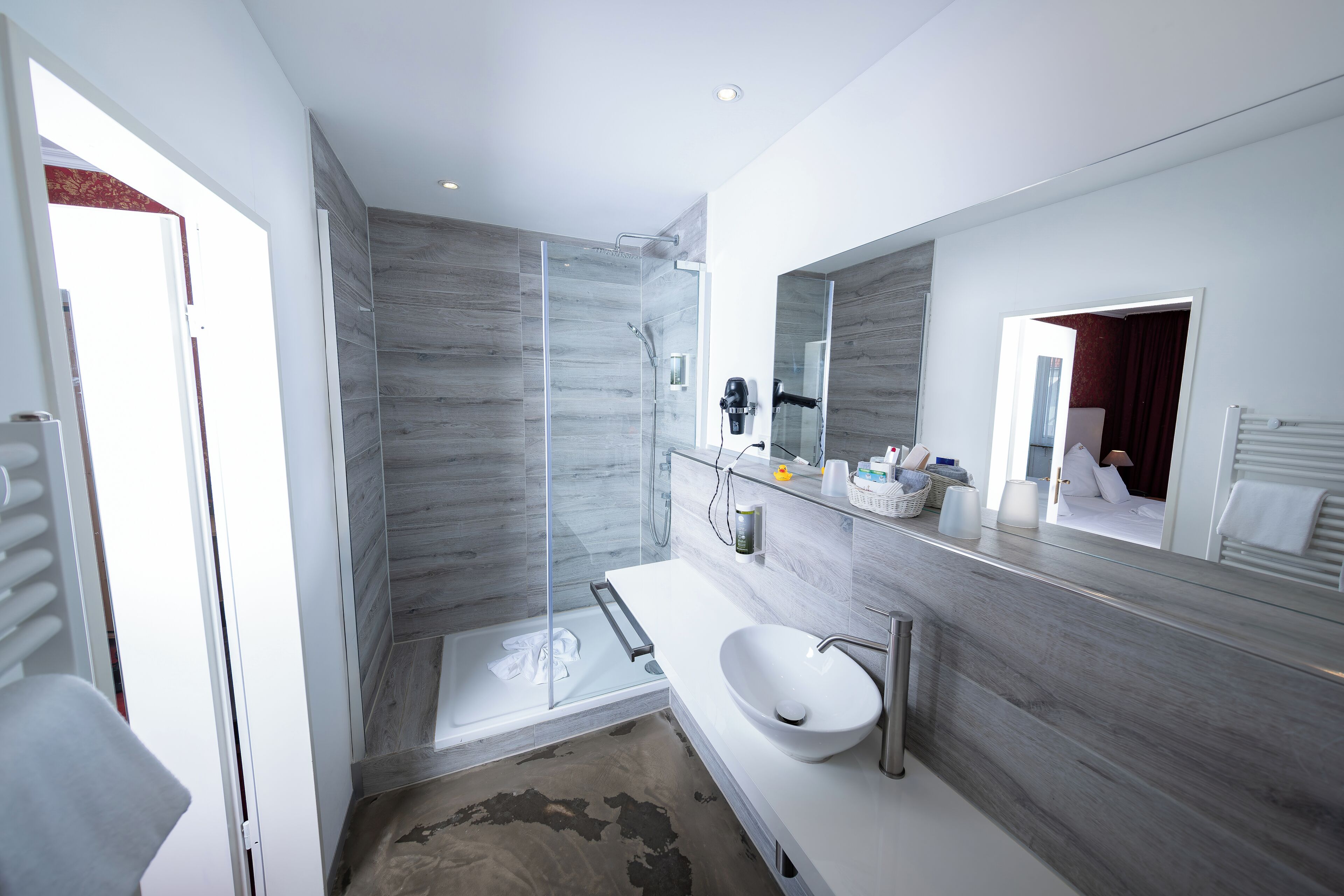 standard twin room | bathroom | hair dryer, towels