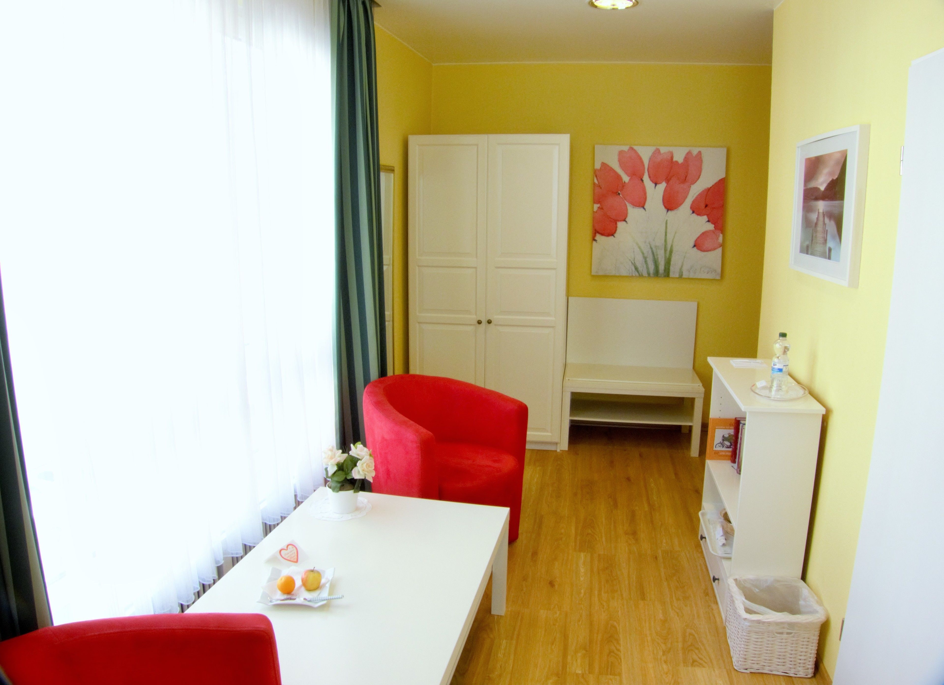 standard single room | living area | flat-screen tv