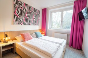 Habitación doble Confort | Escritorio, espacio para trabajar con laptop y insonorización 