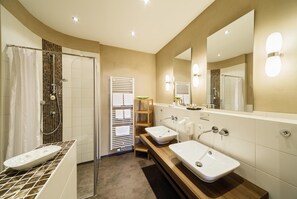 Suite | Waschbecken im Bad