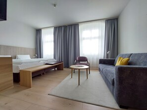 Dobbeltrom – familie | Sengetøy av topp kvalitet, minibar, safe på rommet og skrivebord