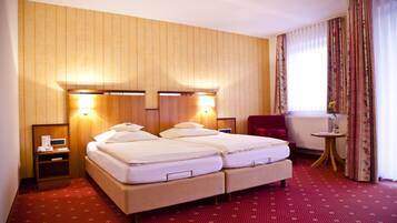 18 bedrooms, Egyptian cotton sheets, premium bedding, minibar