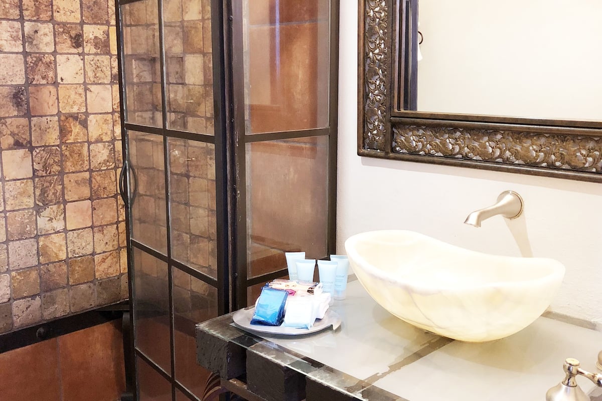 suite | bathroom | shower, eco-friendly toiletries, hair dryer, towels