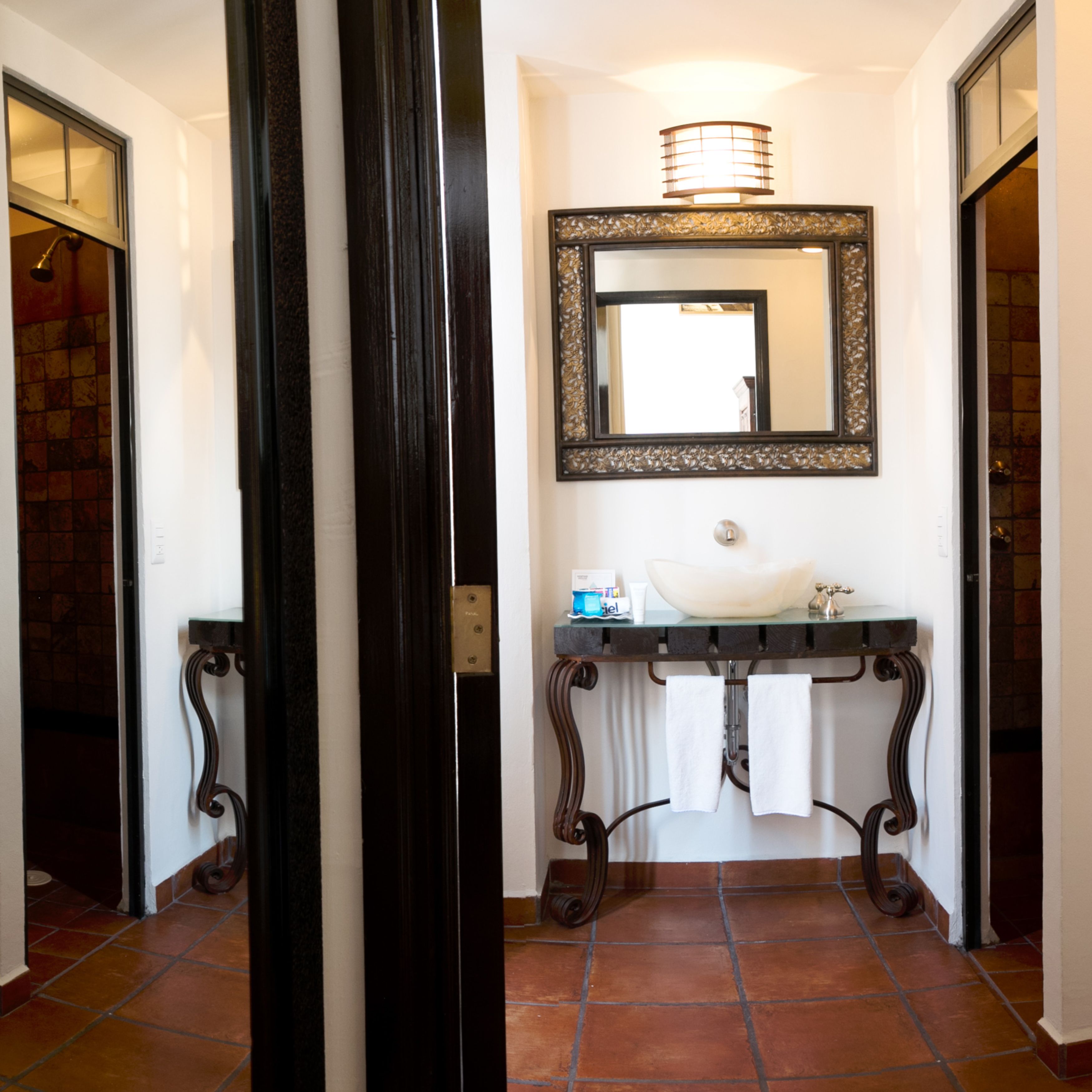 premium suite | bathroom | shower, eco-friendly toiletries, hair dryer, towels