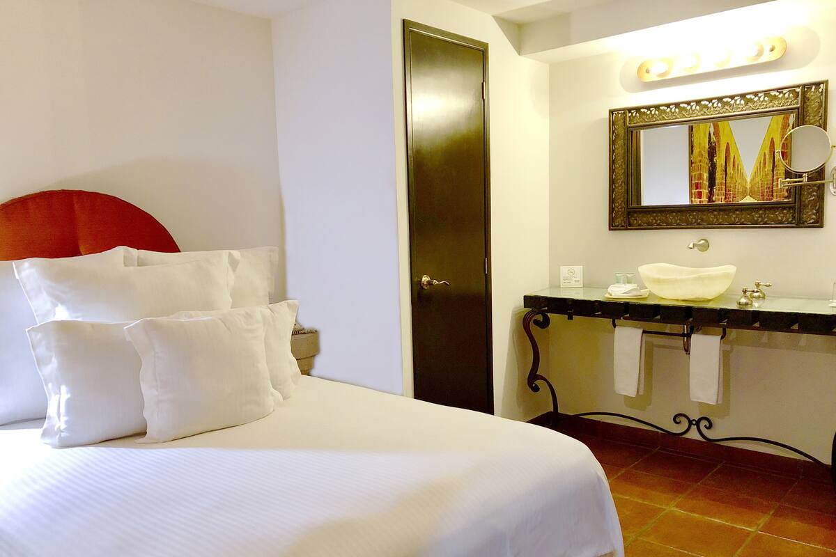 Basic Room, 1 Double Bed | Premium bedding, down comforters, in-room safe, soundproofing