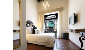 Standard Room | Premium bedding, down comforters, in-room safe, iron/ironing board