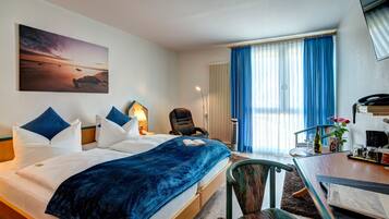 Allergikerbettwaren, Minibar, Zimmersafe, Schreibtisch