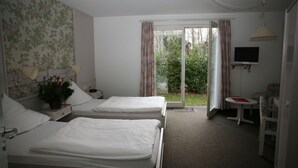 Unclassified image, 2 of 9, button - Heidenauer Hof (Heidenau)