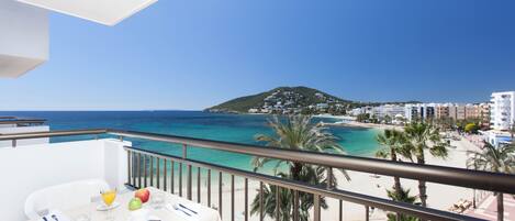 ตู้นิรภัยในห้องพัก, โต๊ะทำงาน, เตารีด/โต๊ะรีดผ้า, Wi-Fi