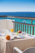 Caja fuerte, escritorio, tabla de planchar con plancha y wifi