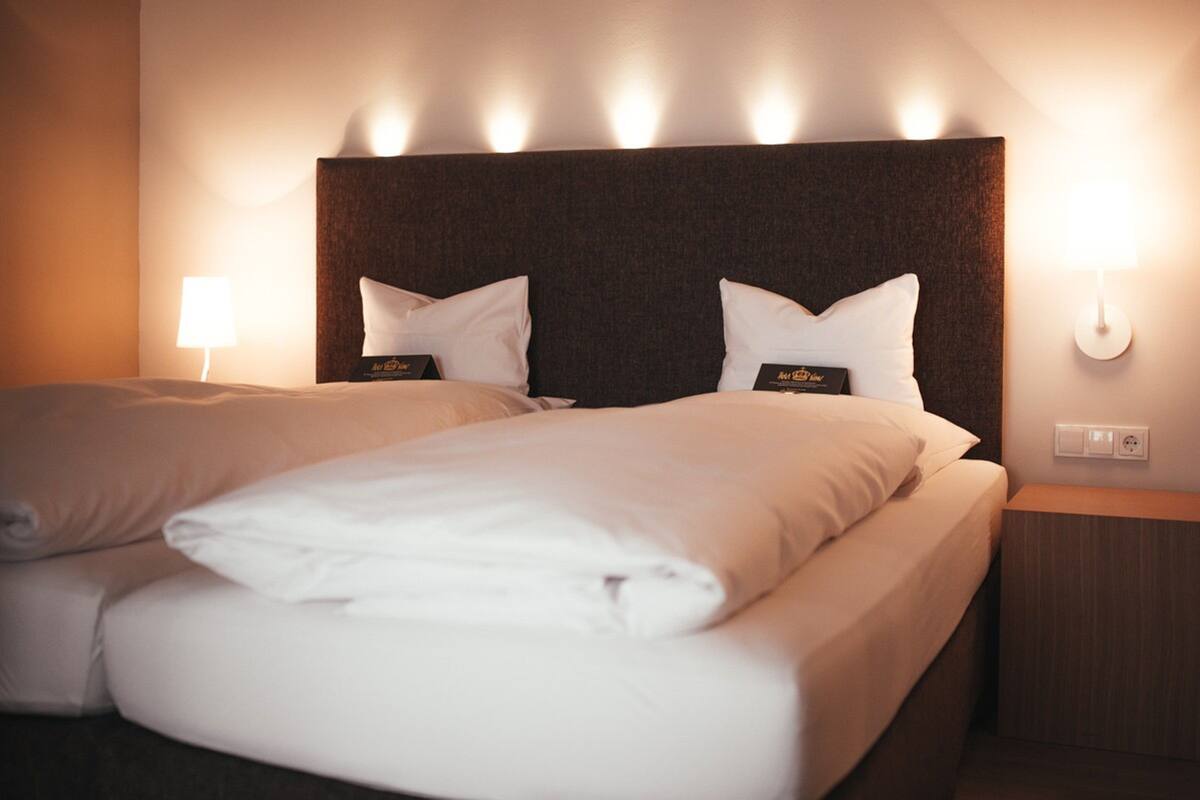 Comfort Double Room | 1 bedroom, in-room safe, desk, cribs (free)