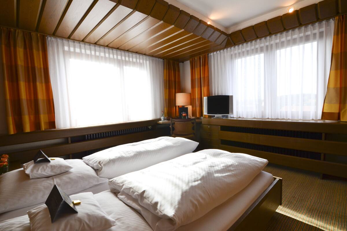 Standard Double Room | 1 bedroom, in-room safe, desk, cribs (free)