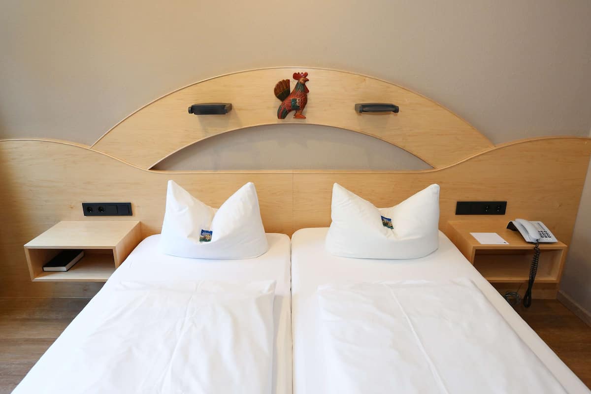 hypo-allergenic bedding, minibar, desk, laptop workspace