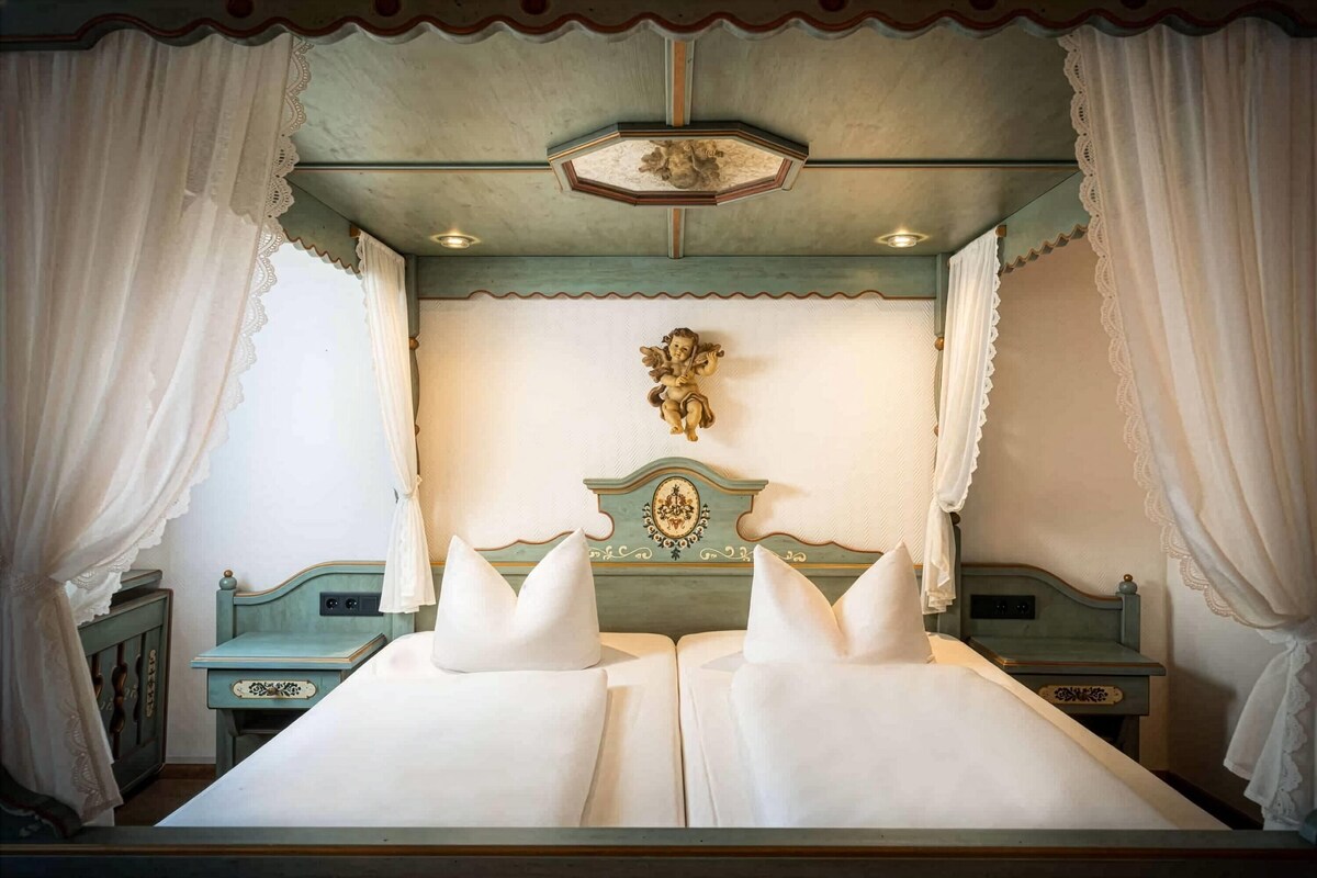 Junior Suite, 1 Double Bed | Hypo-allergenic bedding available, minibar, in-room safe, desk