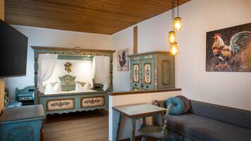 Suite, 1 Doppelbett | Allergikerbettwaren, Minibar, Zimmersafe, Schreibtisch