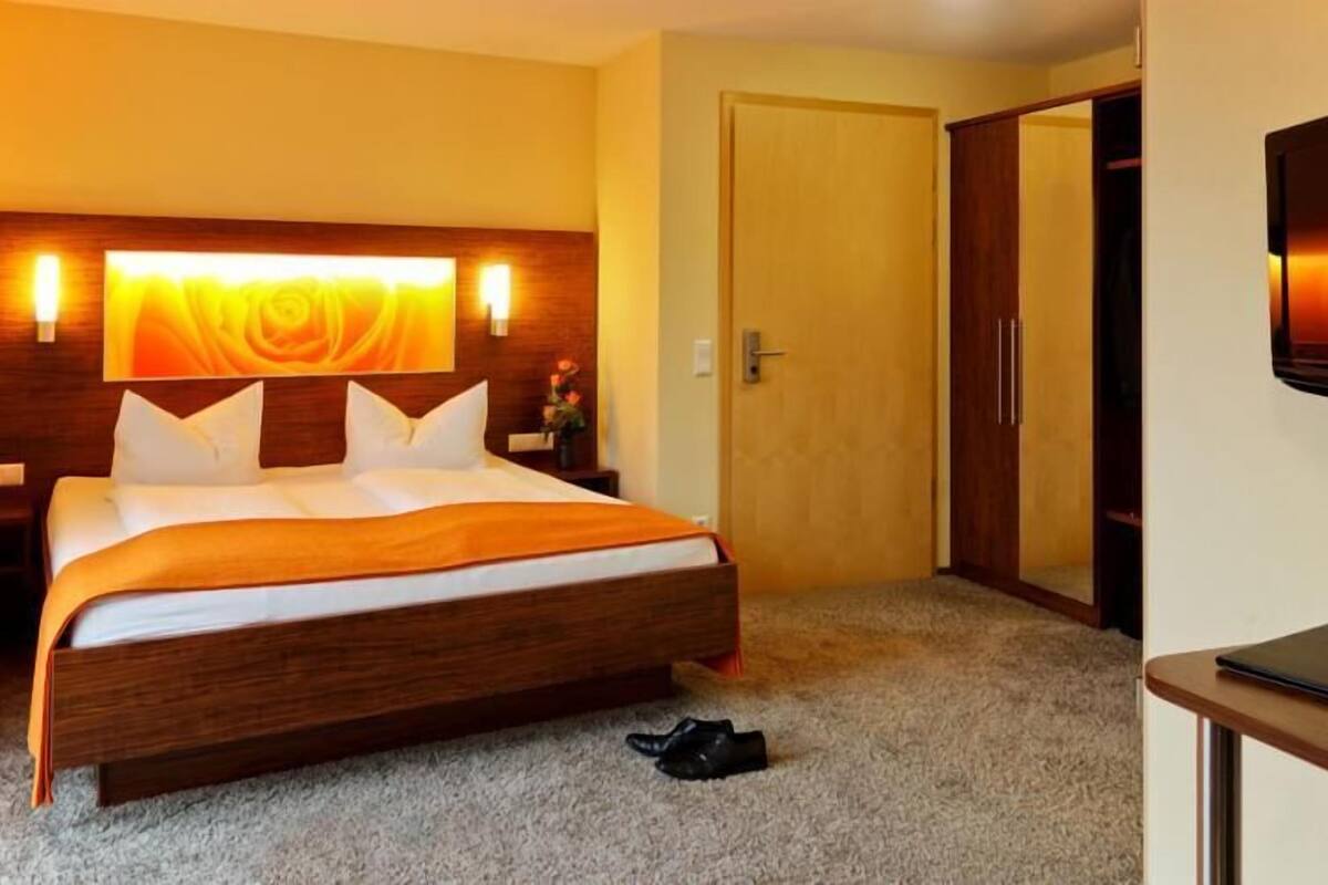 Phòng đôi Deluxe | Nệm có lớp đệm bông, két bảo mật tại phòng, bàn 