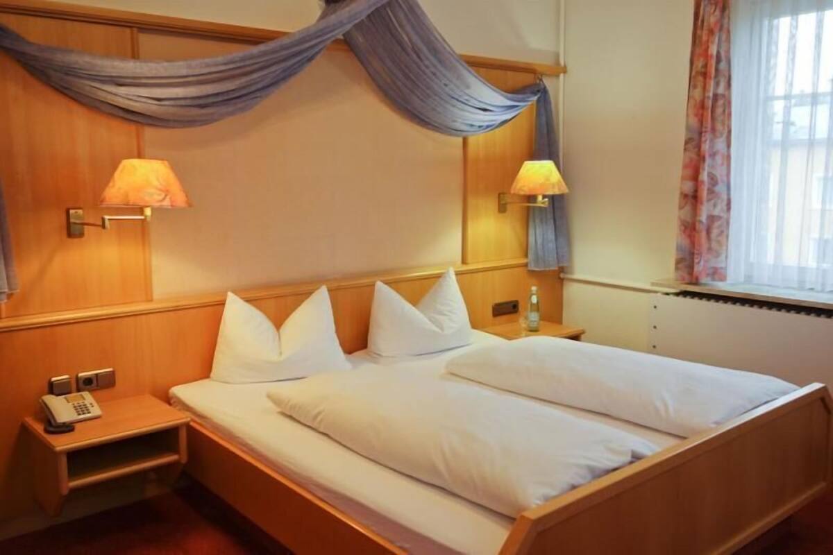 Phòng đôi | Nệm có lớp đệm bông, két bảo mật tại phòng, bàn 