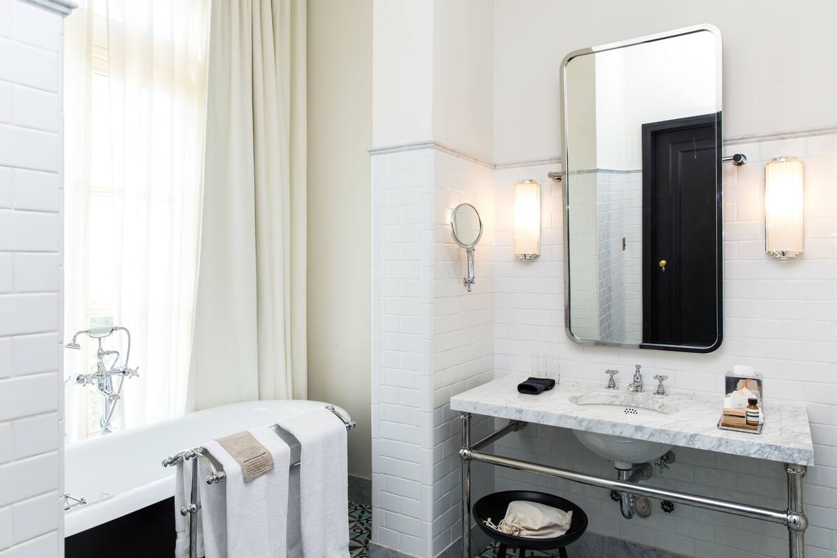 Frette Italian sheets, premium bedding, down comforters, minibar