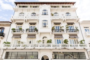 Front of property - American Trade Hotel (Panama City)