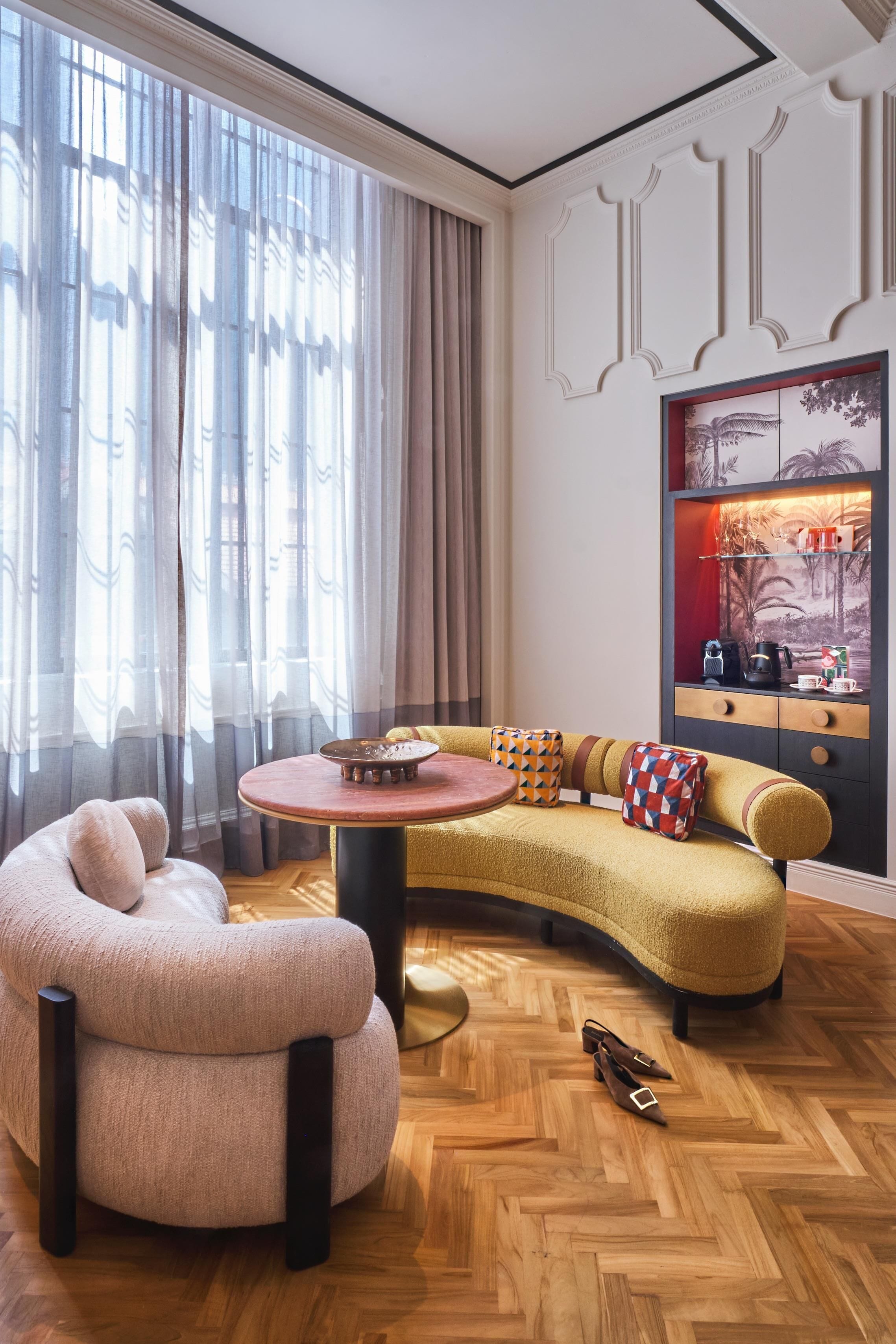 Ropa de cama de alta calidad, edredón, camas con pillow-top y minibar 