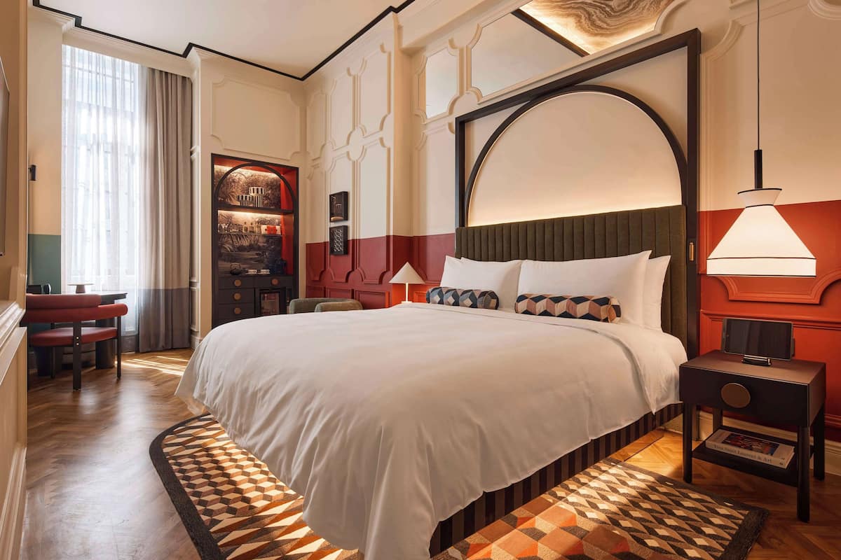 Chambre Deluxe, 1 trĂšs grand lit (QT)