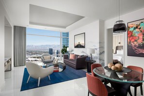 Minibar, coffres-forts dans les chambres, bureau, rideaux occultants