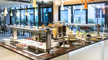 Daily buffet breakfast (HUF 3500 per person)