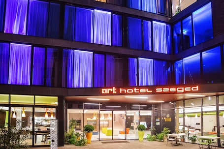 Terraza o patio. Art Hotel Szeged