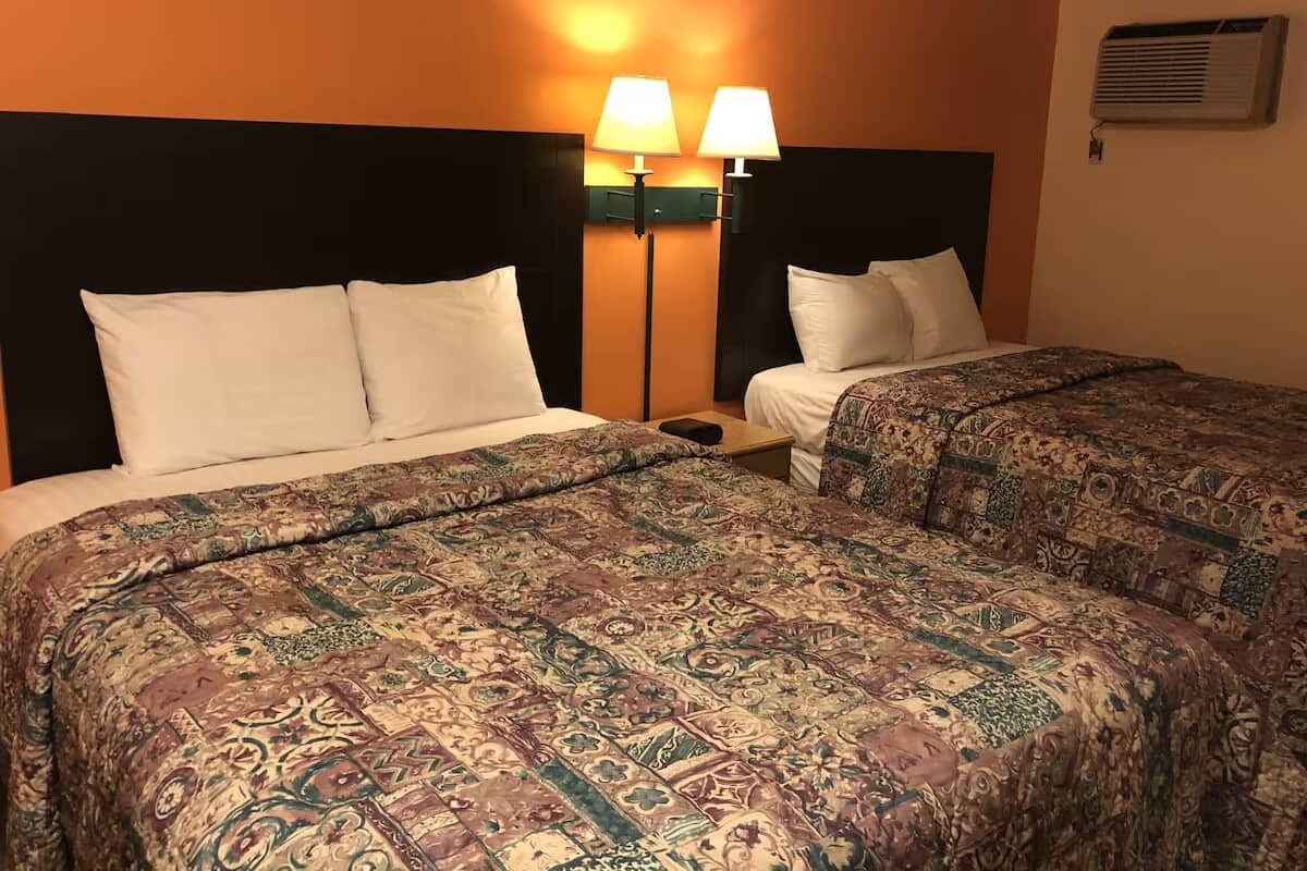 Bureau, fer et planche Ă repasser, Wi-Fi gratuit, draps fournis