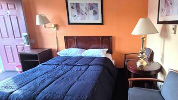 Habitación, 1 cama Queen size, para no fumadores | Escritorio, tabla de planchar con plancha, wifi gratis y ropa de cama