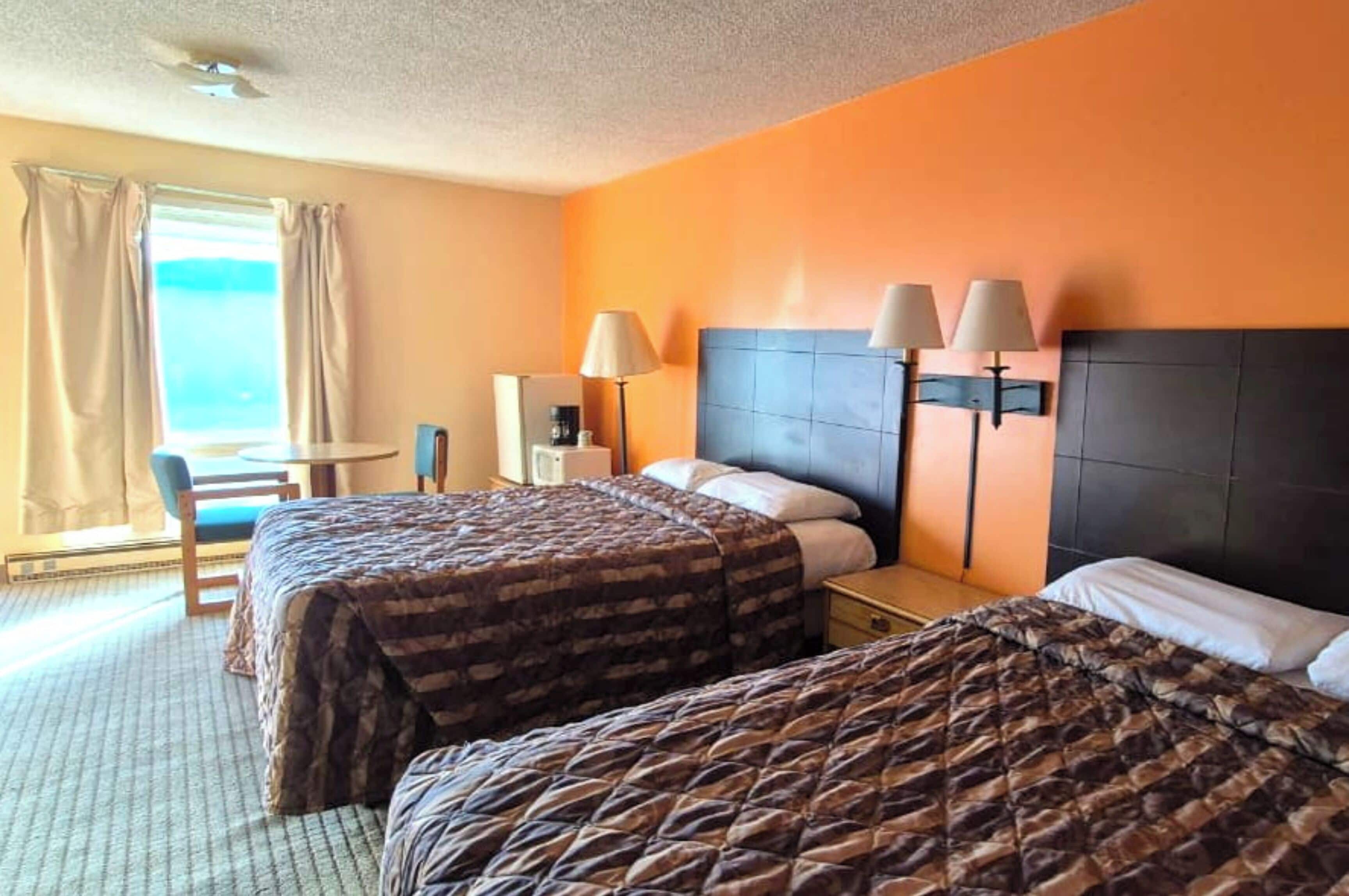 客房, 2 張加大雙人床, 吸煙房 | 書桌  、熨斗/熨衣板、免費無線上網、床單