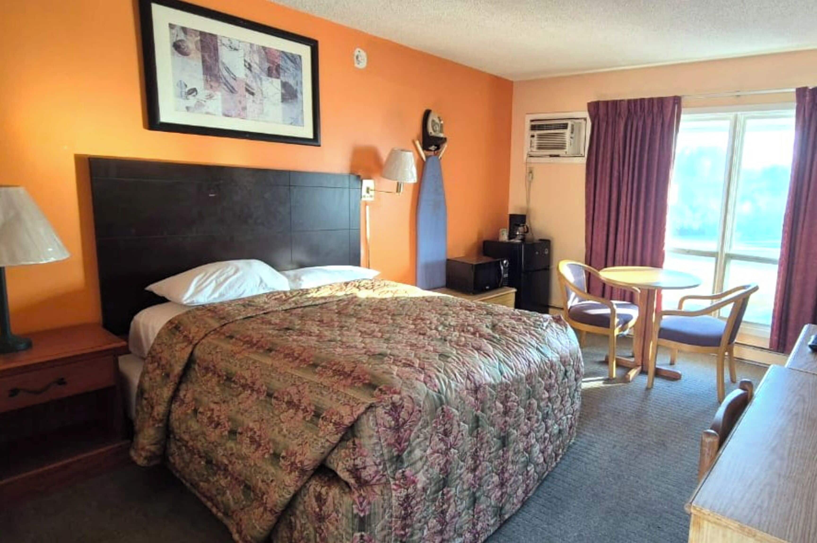 Room, 1 Queen Bed, Smoking | Desk, iron/ironing board, free WiFi, bed sheets