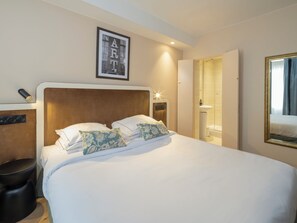 Premium bedding, in-room safe, desk, blackout drapes - Hotel BoroNali (Paris)