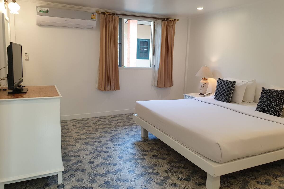 New Deluxe A with Bathtub | Minibar, coffre-fort, accès au Wi-Fi (inclus)