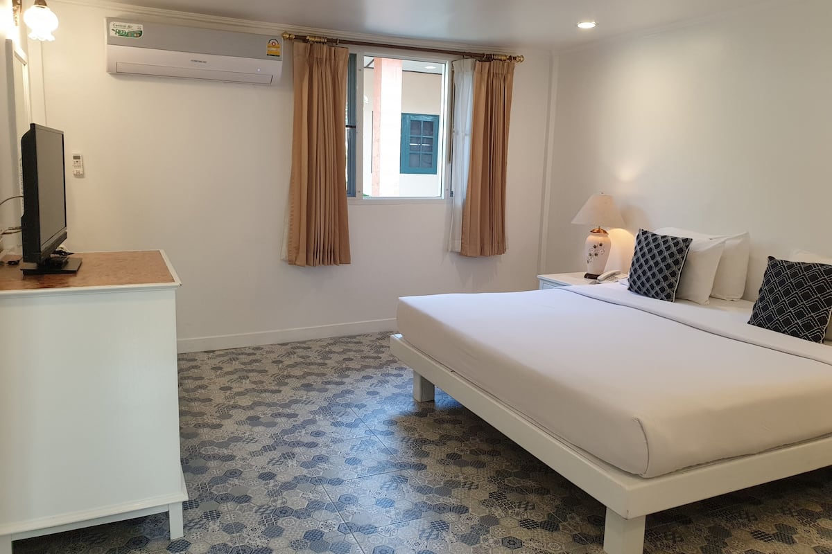 New Deluxe A with Bathtub | 1 dormitorio, minibar, caja fuerte y wifi gratis