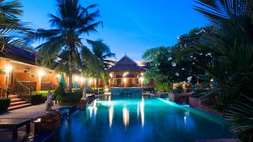 Outdoor pool, pool umbrellas, sun loungers