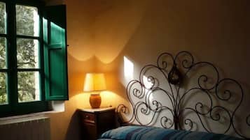 Villa, 5 habitaciones | 1 habitación, ropa de cama de alta calidad y minibar