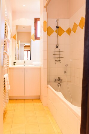 Apartment, 3 Schlafzimmer | Badezimmer