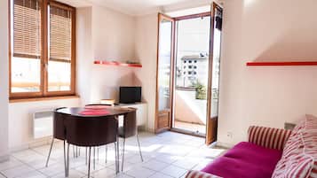 Apartment, 2 Bedrooms | Living room | 80-cm flat-screen TV with digital channels, TV