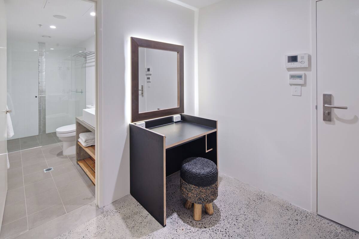 Superior Suite, 1 King Bed | Premium bedding, pillowtop beds, minibar, in-room safe