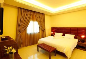 デラックス ダブルルーム | ミニバー、WiFi (無料)、ベッドシーツ