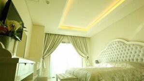 A bedroom with a bed, a nightstand, a dresser, and a mirror. - Hotel Le Noble (Zouk El Kharab)