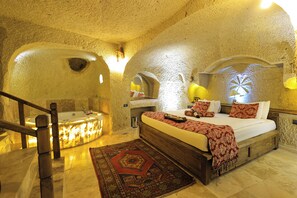 Suite Cave Room