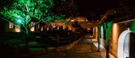Façade de l’hébergement - soirée/nuit