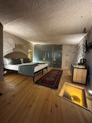 Suite Cave Room